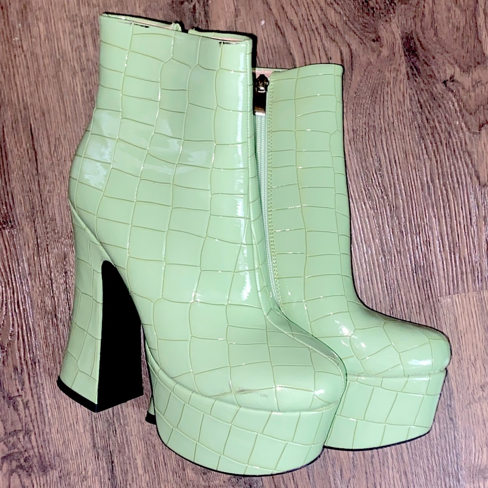 Azalea Wang Green Platform Heels in Size 6.5